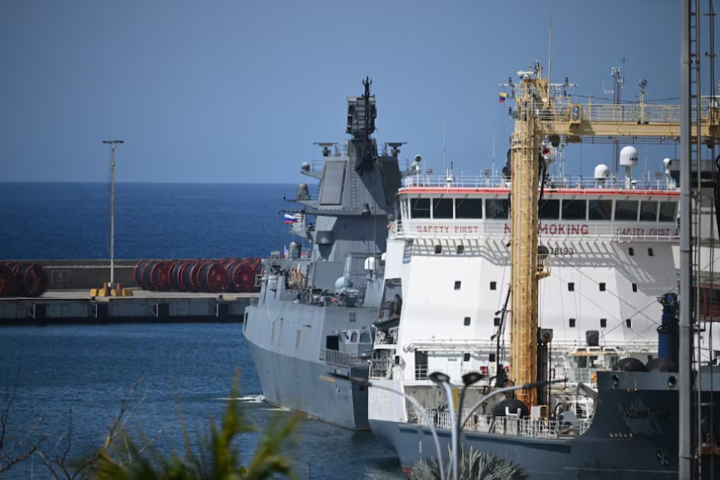 Buques militares rusos llegan a Venezuela y anclan en el Puerto de La Guaira