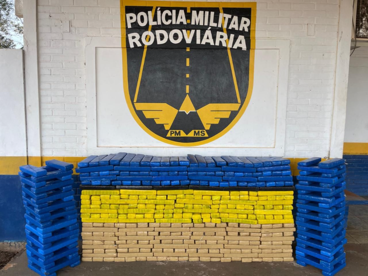   Policía Rodoviaria Militar de   incautó un cargamento de droga y recuperó un vehículo en Ponta Porã.